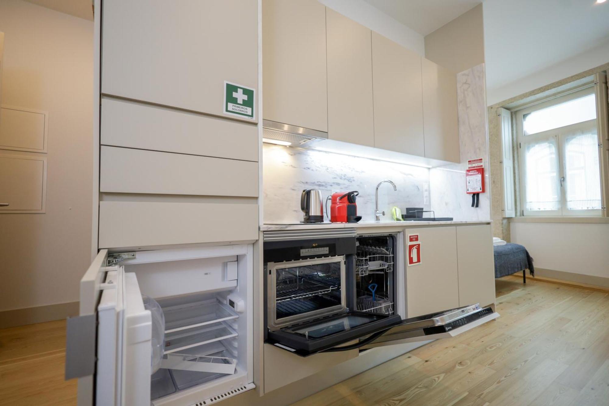 Martires Sweet Apts By Portocityhosts Стая снимка