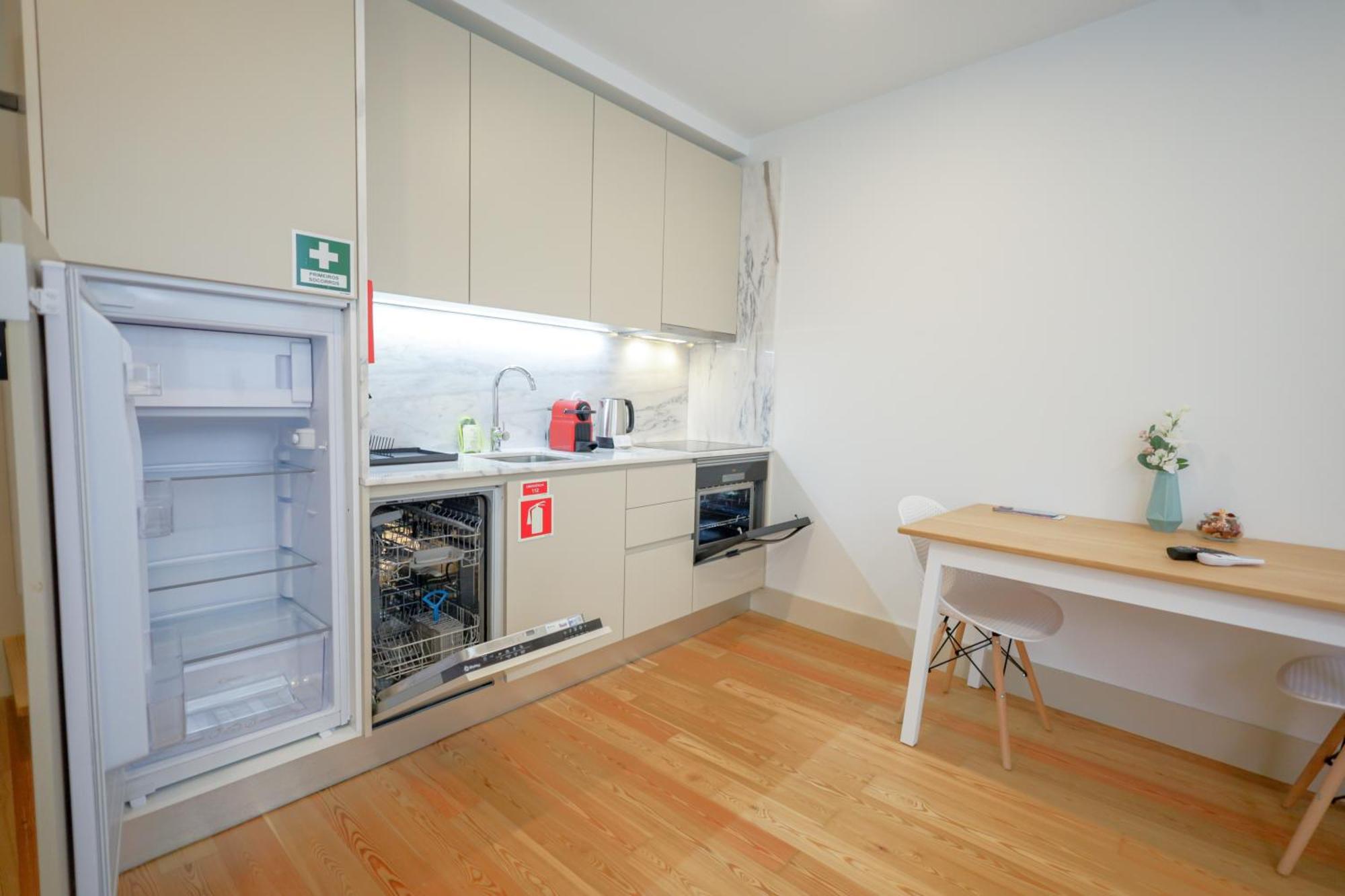 Martires Sweet Apts By Portocityhosts Стая снимка