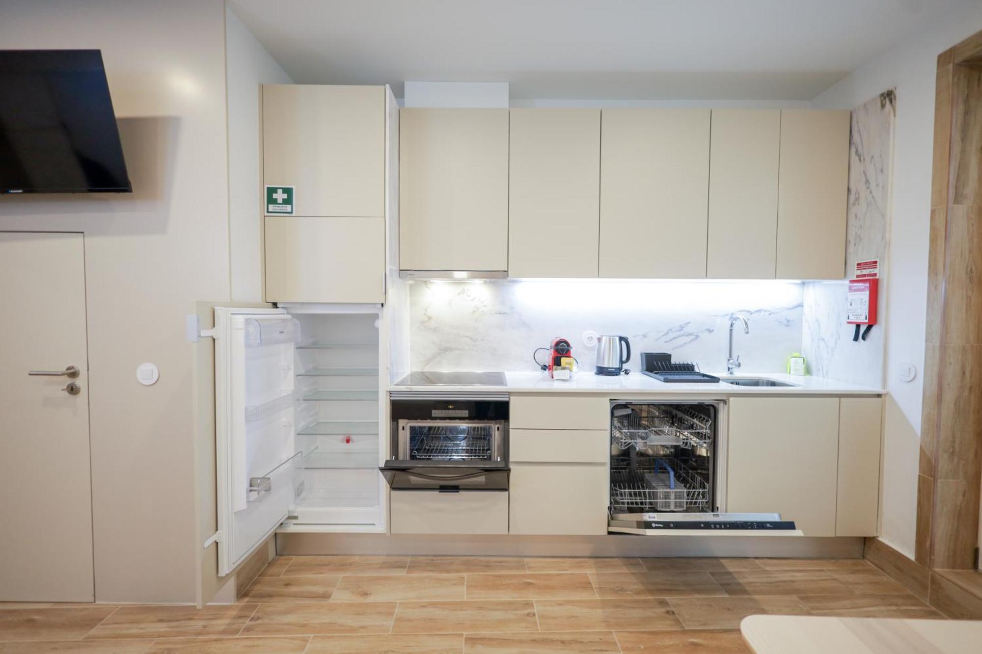 Martires Sweet Apts By Portocityhosts Стая снимка